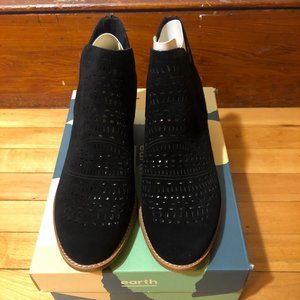 NWT Earth Wyoming Wonder Black Suede Booties size 8.5